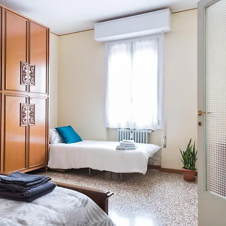 A Pochi Passi Dal Centro E Dall'ospedale Di Apartment *