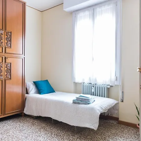 A Pochi Passi Dal Centro E Dall'ospedale Di Apartment *